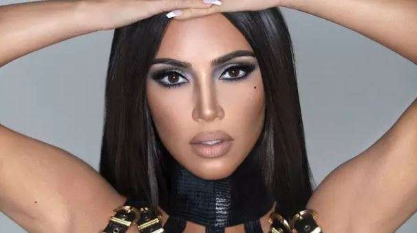 Kim Kardashian dështon me Photoshopin, duket si Toni Braxton