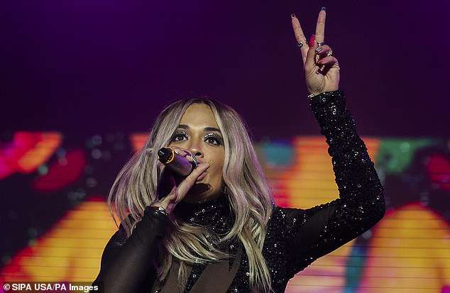 Rita Ora performon në Portugali