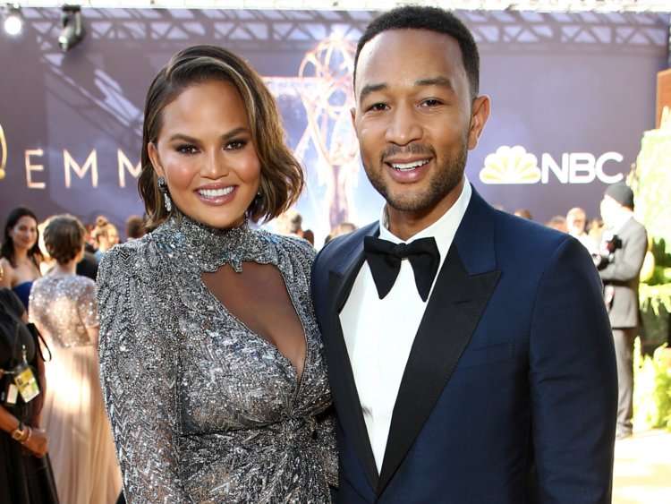 Chrissy Teigen tregon kur po mendon ta bëjë fëmijën e tretë (FOTO)