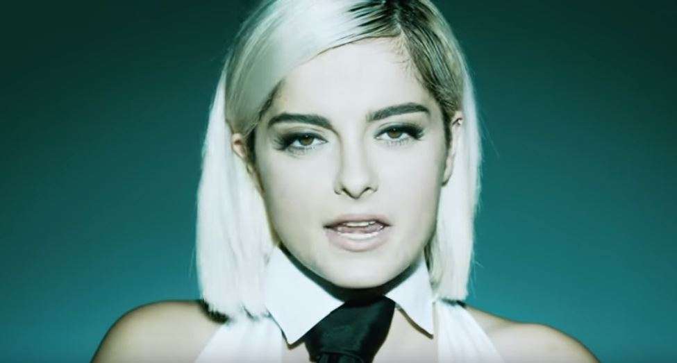 Bebe Rexha për ditëlindje publikon këngën “Not 20 Anymore”