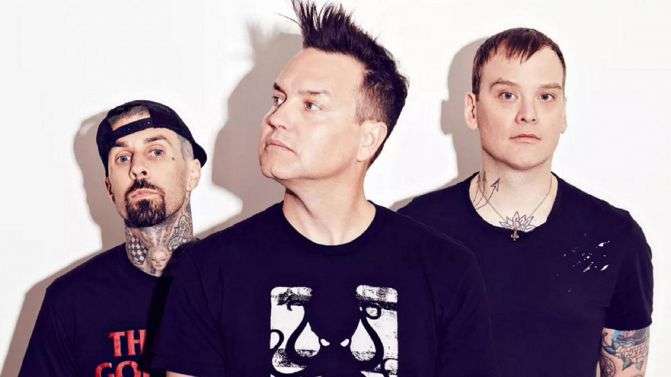Djemtë e Blink-182 u bllokuan në hotel pas sulmit në Teksas