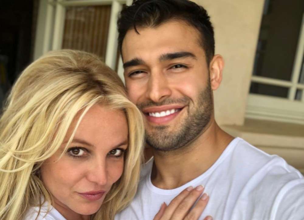 I dashuri 25 vjeçar i gatuan një darkë romantike, Britney e incizon