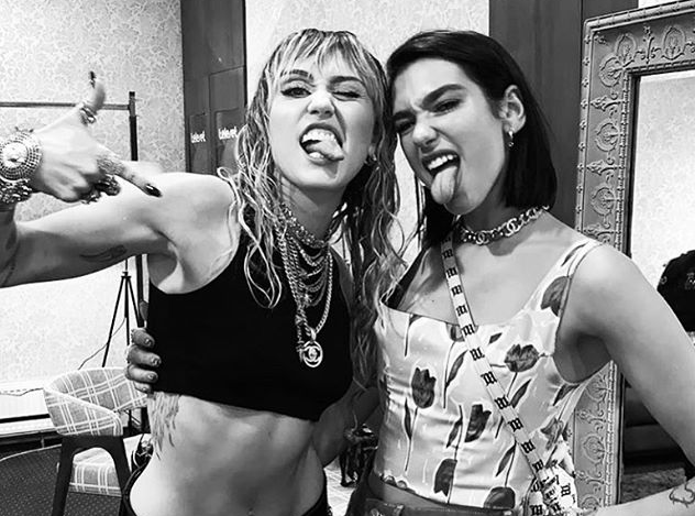 Miley Cyrus krenare me Dua Lipën: Të dua!