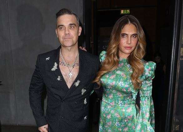 Ayda Field i uron burrit të saj nëntëvjetorin e martesës