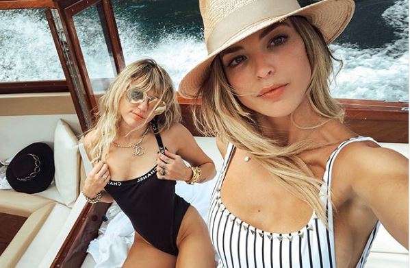 Pas Prishtinës, Miley Cyrus me pushime në Itali