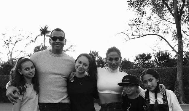 Jennifer Lopez dhe Alex Rodriguez festojnë fejesën