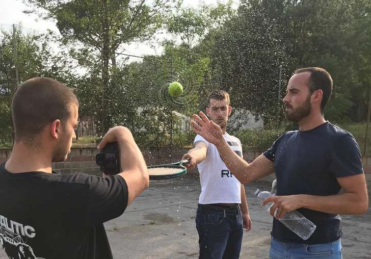Fotografi spanjoll tregon se si me objekte të përditshme mund të krijoni fotografi fantastike