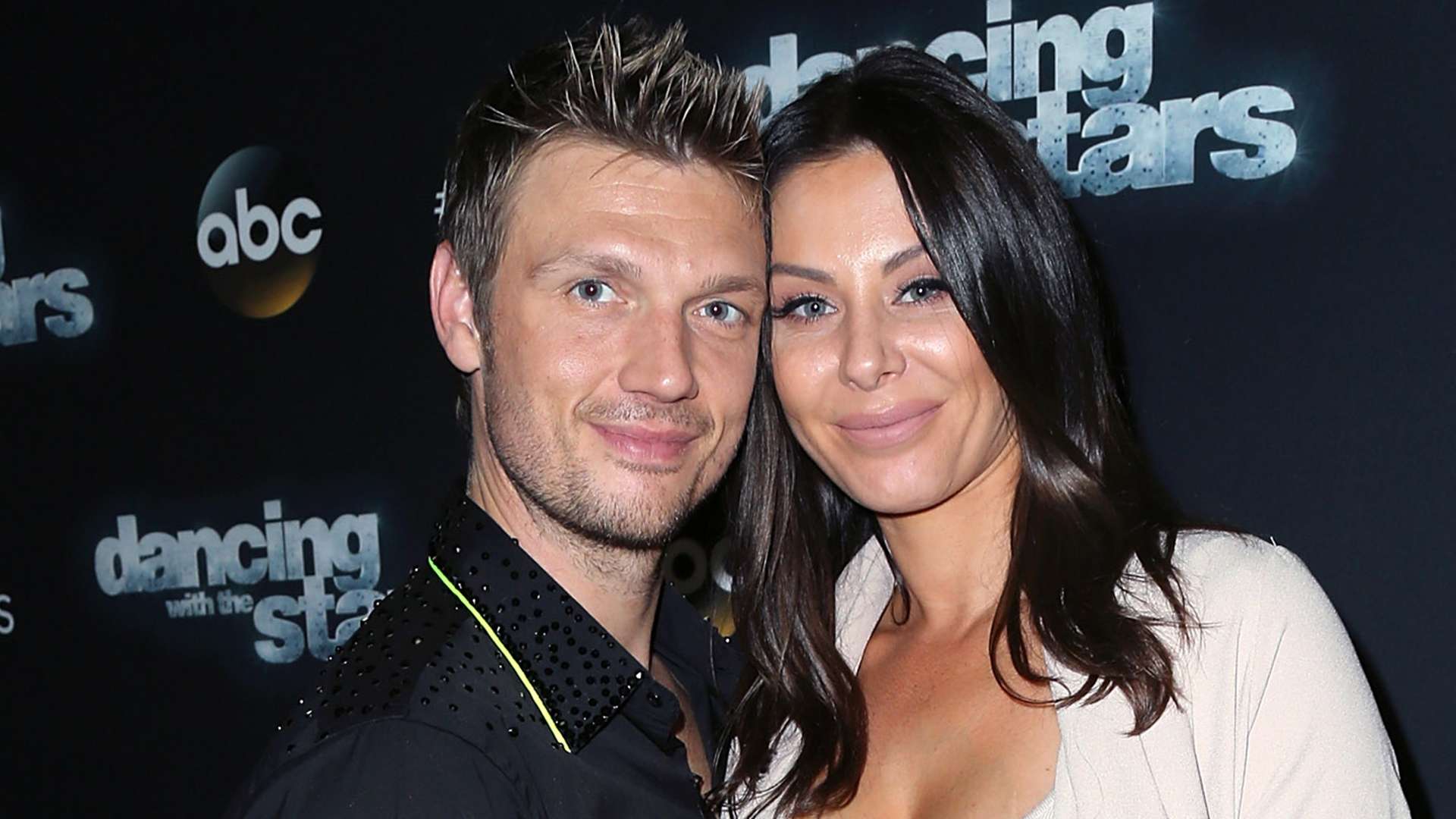 Vjen në jetë vajza e Nick Carter (FOTO)
