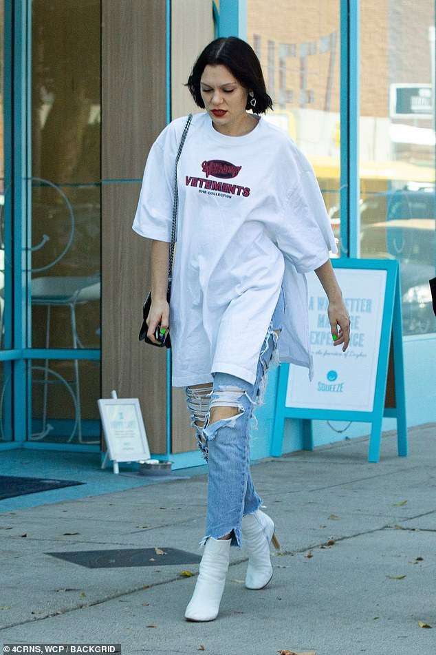 Shikoni paraqitjen e Jessie J në rrugët e Los Angeles