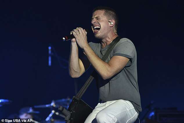 Charlie Puth thotë se ka qenë dy herë duke vdekur gjatë turit të koncerteve
