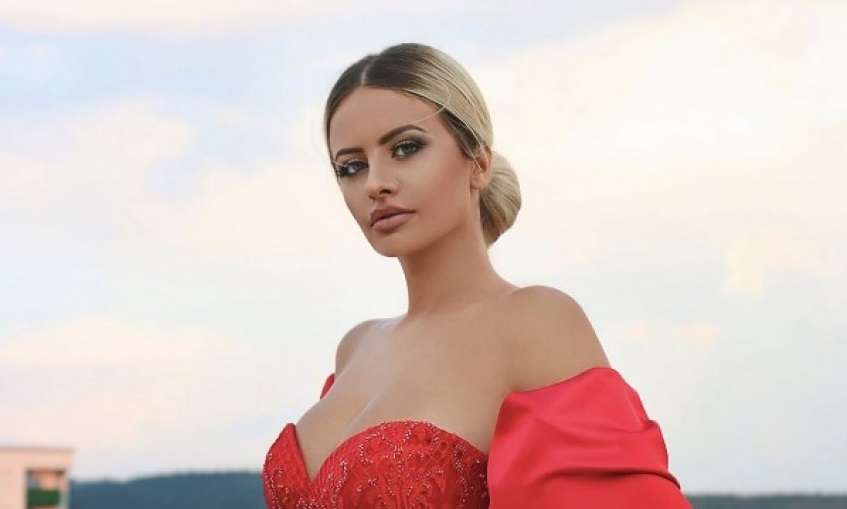 Flora Suldashi vjen me koleksionin e ri të fustaneve elegante (FOTO)