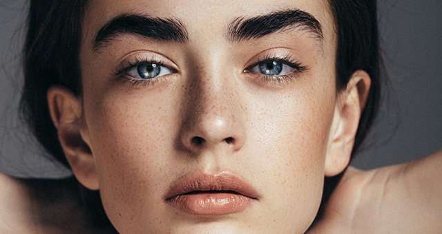 Çfarë i ndodh lëkurës nëse nuk vendosni make up për pak kohë?