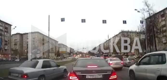 Të armatosur në pikë të ditës vjedhin Mercedesin me 85.000 euro (VIDEO)