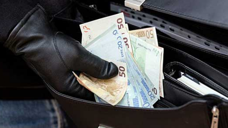 Hajni i maskuar dhe me armë vjedh 300 euro nga një pompë derivatesh