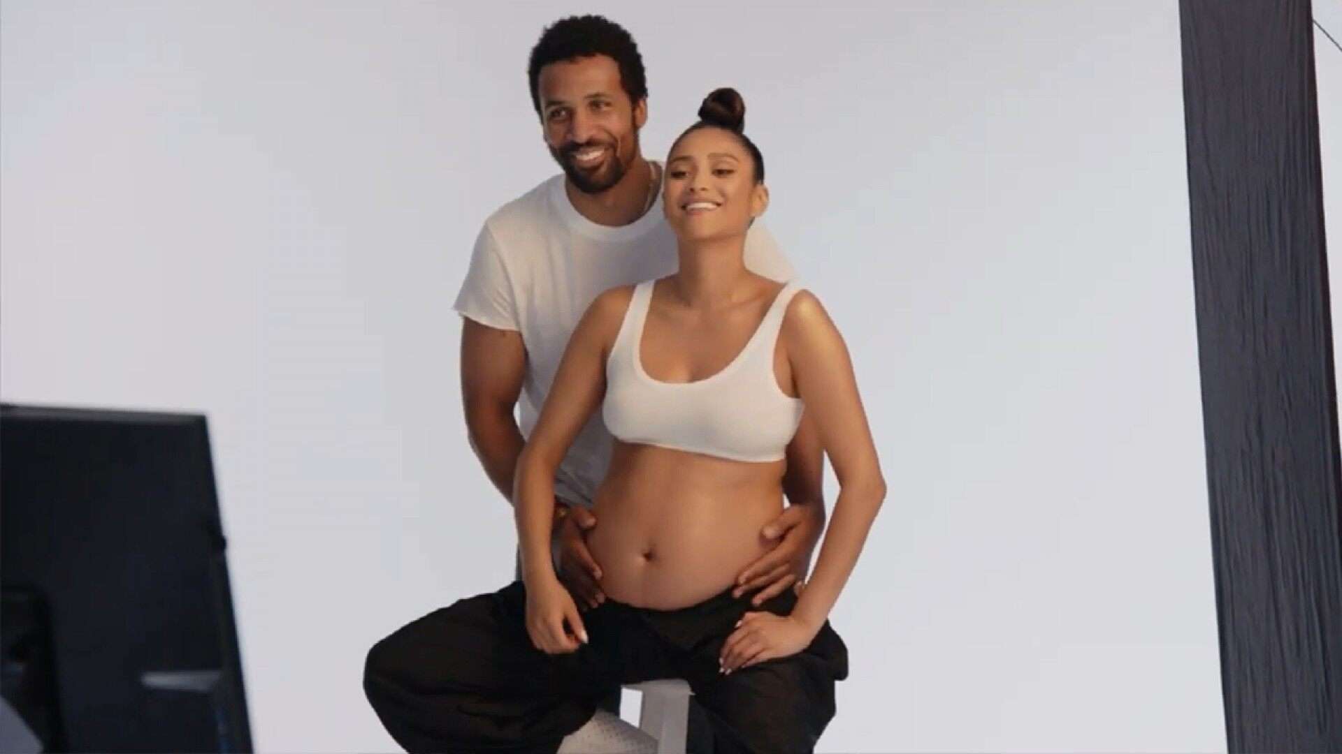 Shay Mitchell bëhet nënë