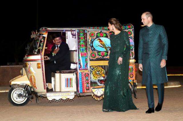 Kate Middleton dhe Princi William ndajnë një video duke udhëtuar me karrocë në Pakistan