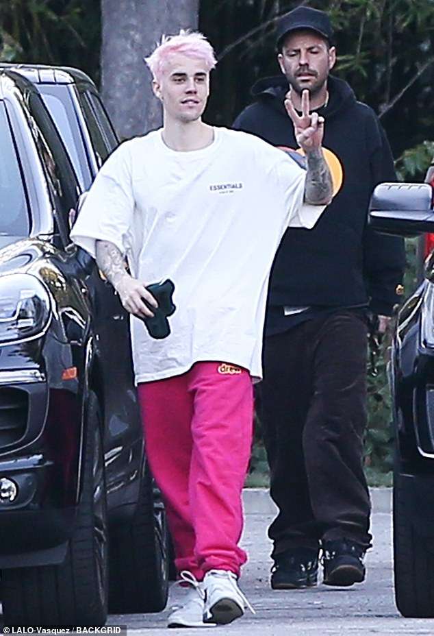 Justin Bieber ndryshon ngjyrën e flokëve në rozë!