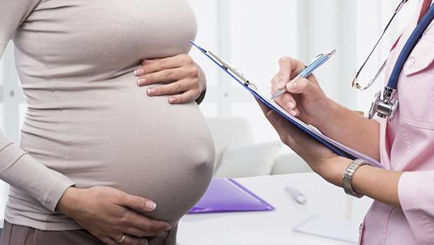 Rreth 35 përqind e lindjeve në QKUK me prerje cezariane, mjekët alarmojnë për rrezikun