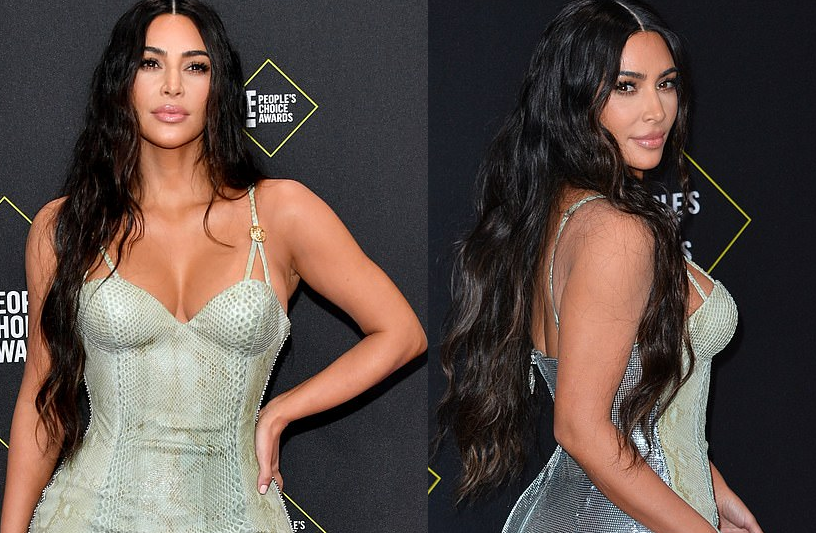 Kim Kardashian në People's Choice Awards me fustan Versace (FOTO)