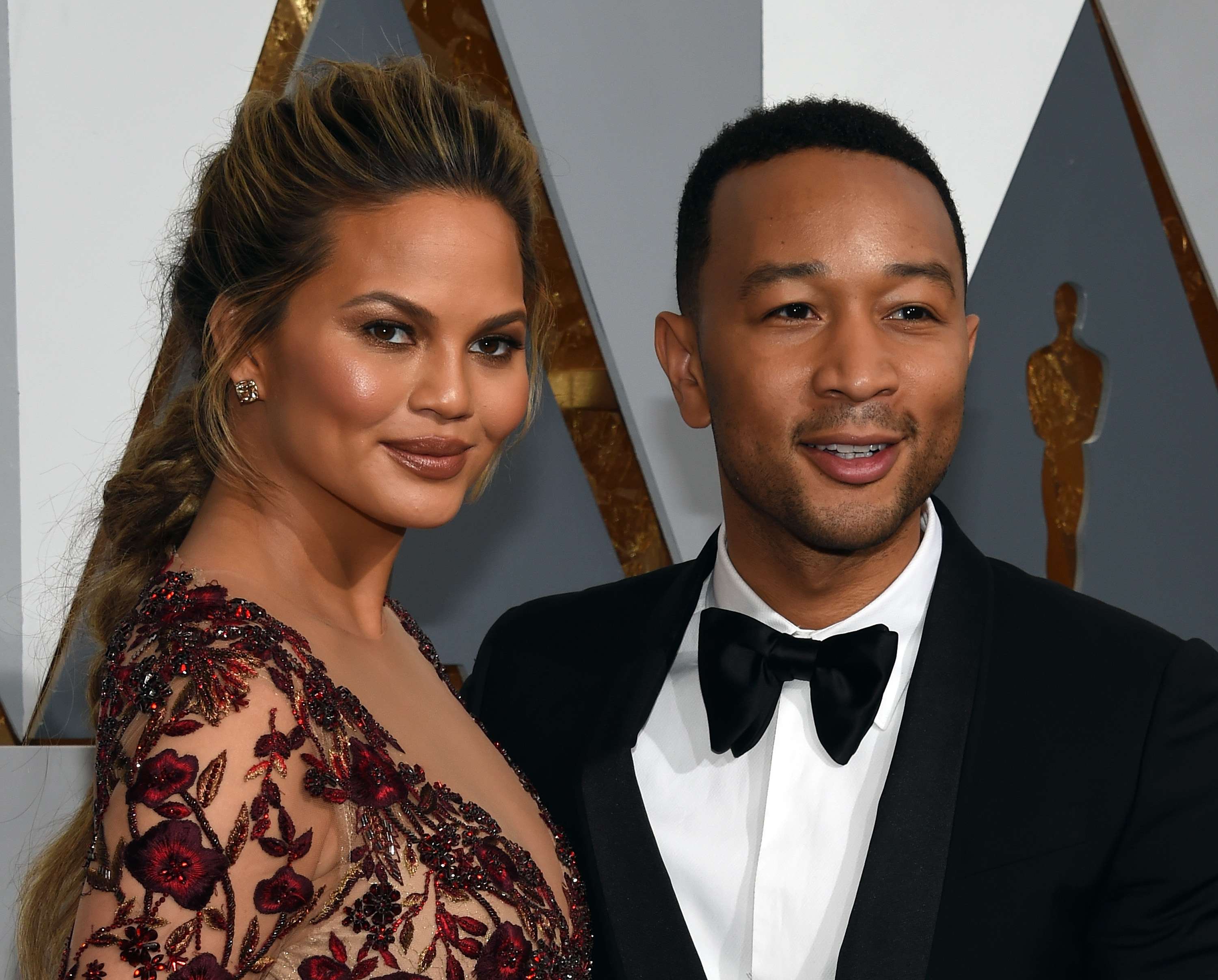 ''People'' shpall John Legend mashkullin më seksi të vitit (FOTO)