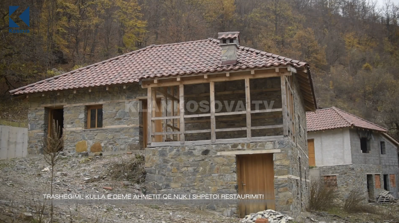 Kulla e Demë Ahmetit nuk i shpëtoi restaurimit të dobët (VIDEO)