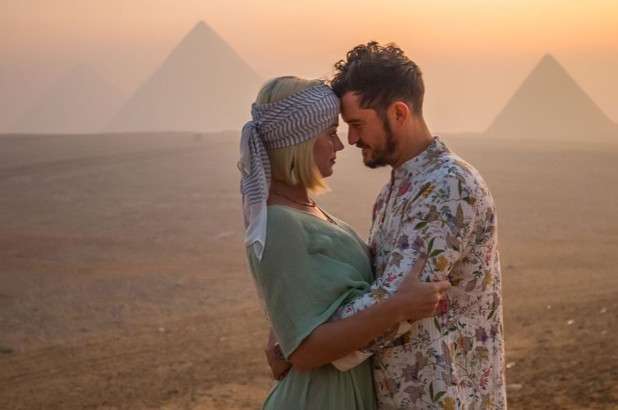 Katy Perry ditëlindjen e 35-të e feston në Egjipt