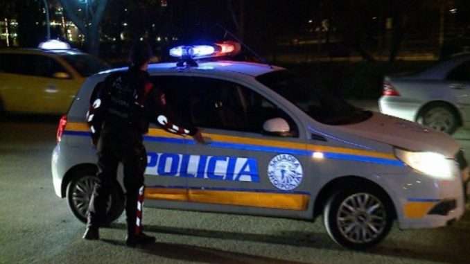 Përplasen dy vetura në Fier, lëndohen disa persona