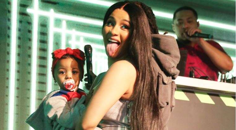 Cardi B thotë se akoma nuk ka gjetur asnjë dado të besueshme për vajzën e saj
