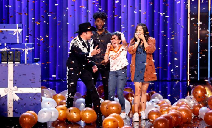Jimmy Fallon surprizon tre studentë me pagesën e shkollimit (VIDEO)