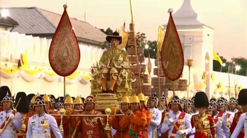 Kurorëzohet mbreti i Bangkokut (VIDEO)