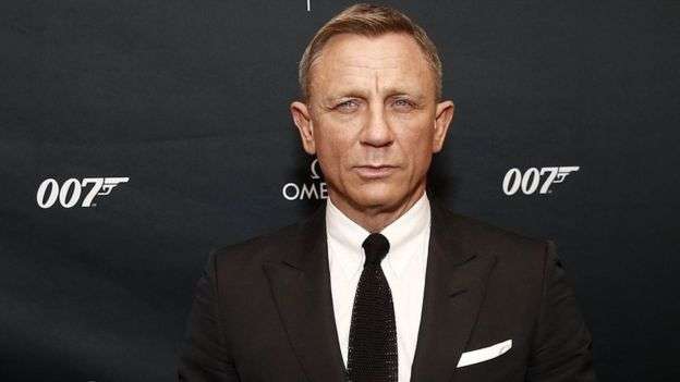 "James Bond" pritet të sjellë një këngë hit
