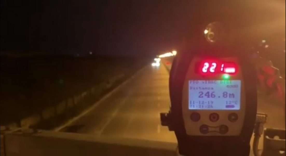 Policia e Shqipërisë e kap në radar shoferin që voziste 221 km/h (VIDEO)