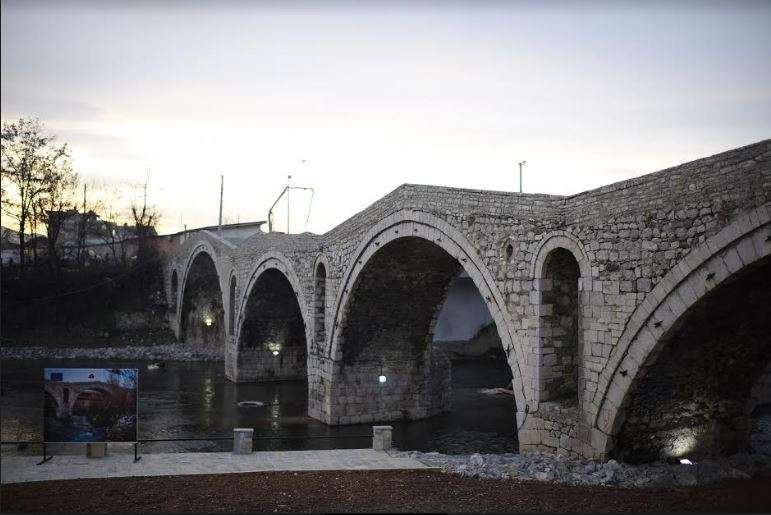 Përurohet ura e restauruar e Tabakëve në Gjakovë (FOTO)