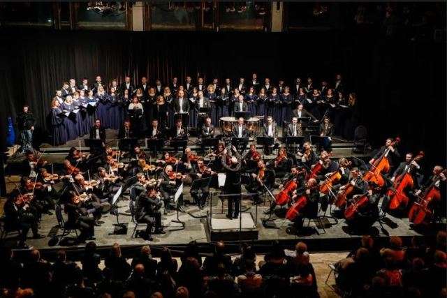 Filharmonia e Kosovës mban koncert në mbështetje të viktimave të dhunës seksuale