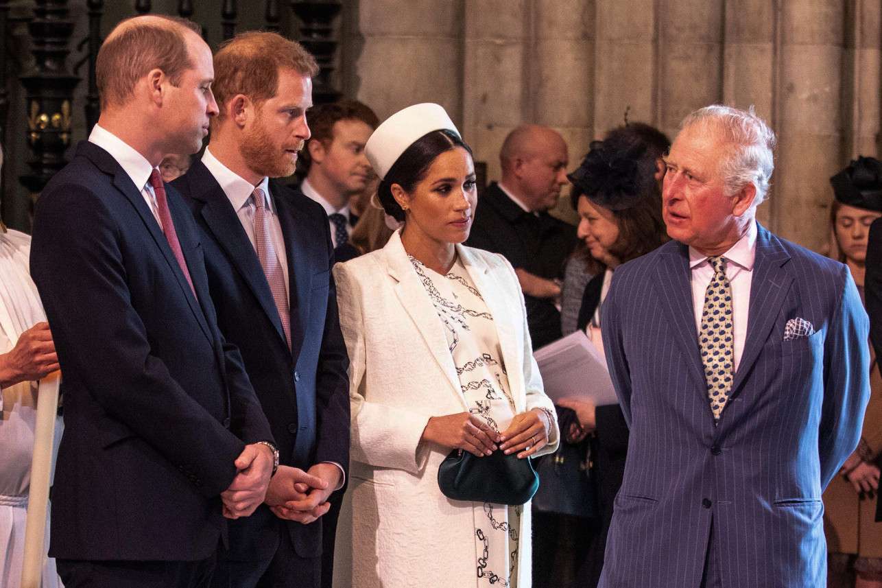 Princi Charles kërcënon me ndërprerje të parave për Harryn nëse largohet nga familja