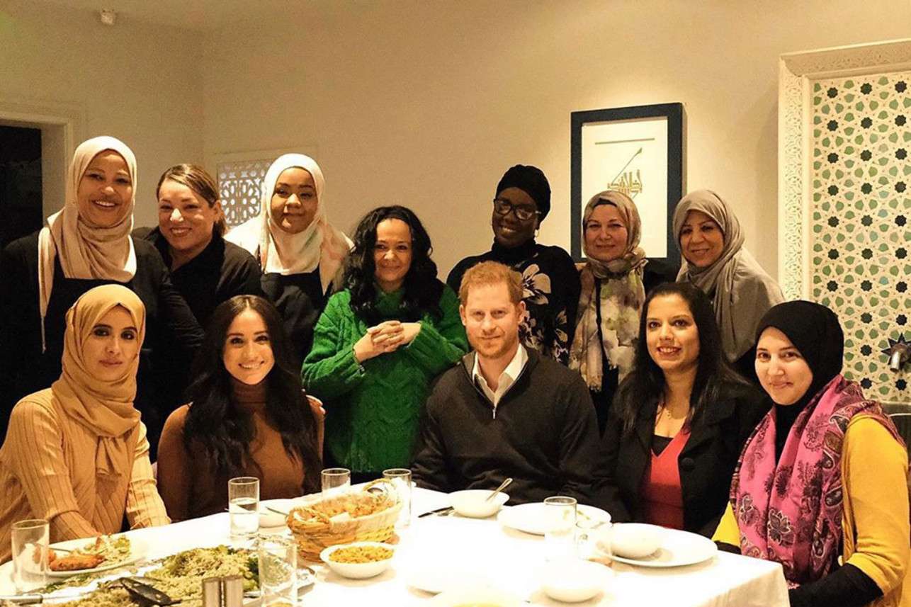 Meghan dhe Harry shërbejnë ushqim për bamirësi pas lajmit për “Megxit”