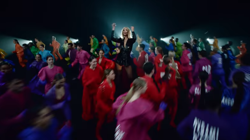 Dua Lipa sjell ''Physical'' (VIDEO)