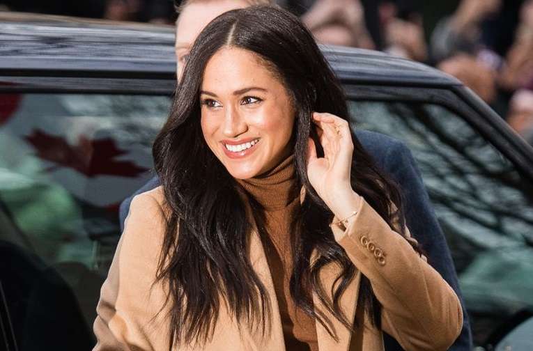 Meghan Markle rikthehet në publik me një veshje interesante