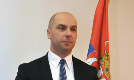 Deputetët flasin për të arriturat e Ushtrisë së Kosovës, Simiq e lëshon mbledhjen