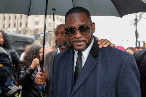 R. Kelly sërish përballet me akuza se abuzoi seksualisht me një të mitur