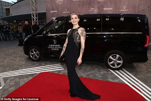 Victoria Pendleton mahnitëse në fustan të zi