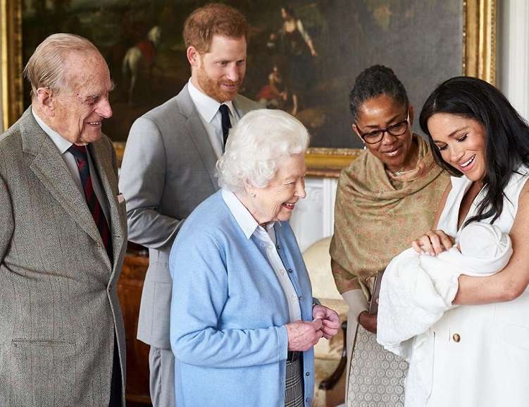 Mbretëresha kërkon që Harry dhe Meghan të kthehen për një ngjarje mbretërore