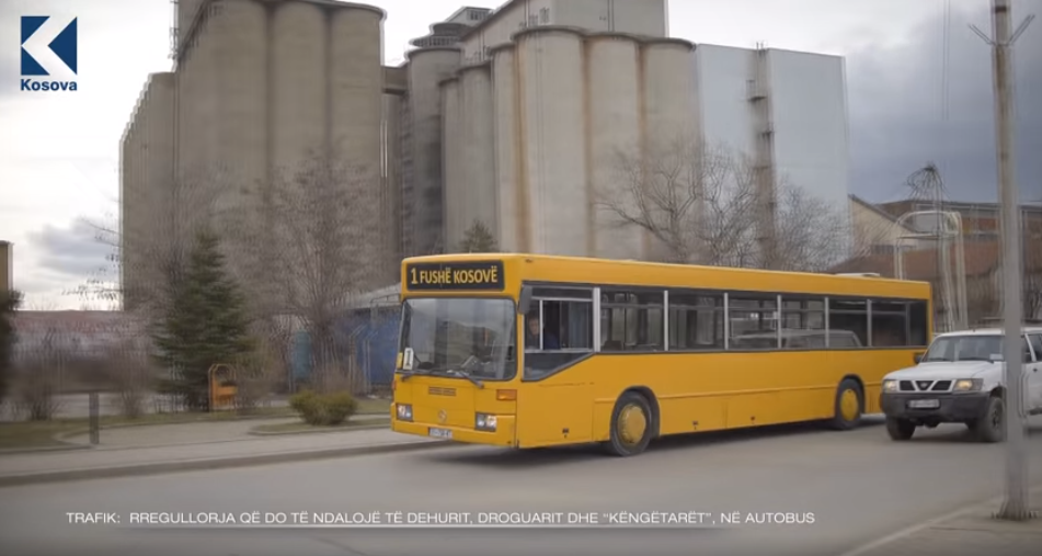 Rregullorja që ndalon të dehurit, droguarit dhe "këngëtarët" në Trafikun Urban (VIDEO)