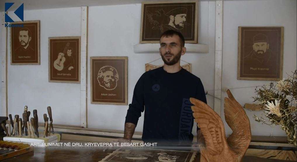 Punimet në dru, kryevepra të Besart Gashit (VIDEO)