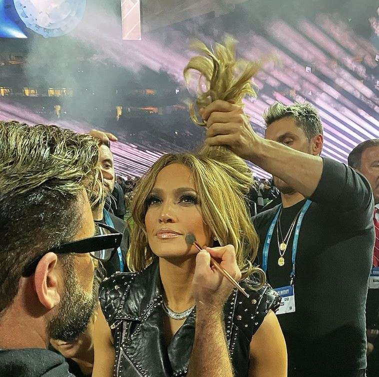 Për grimin e Jennifer Lopez në Super Bowl u deshën 10 orë