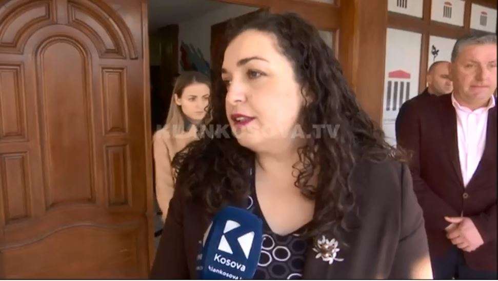 Vjosa Osmani: Me këngët e Nexhmije Pagarushës po i rris dy vajzat e mia