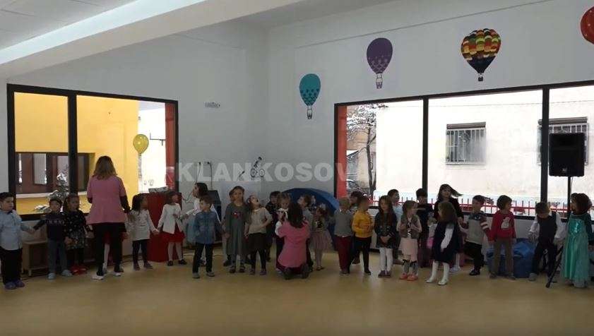 Pas dy vjetëve, fëmijët kthehen në kopshtin “Yllkat” (VIDEO)