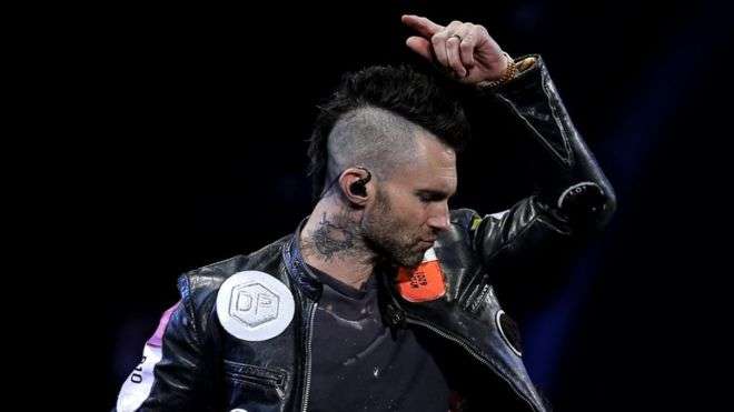 Maroon 5 kritikohet për performancën në Kili