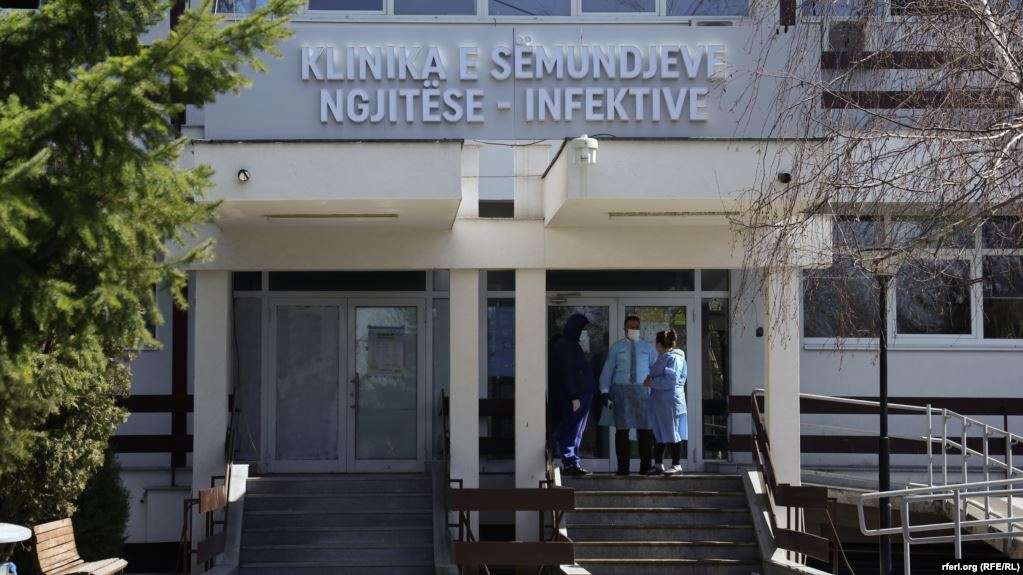 Rrëfimet e mjekëve - afër pacientëve me koronavirus, distancë në shtëpi
