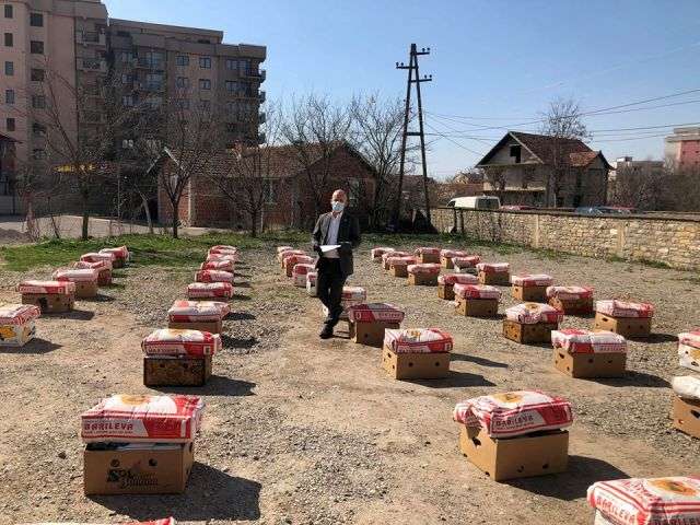 Klina në karantinë - Halil Kastrati iu del në ndihmë 50 familjeve nevojtare